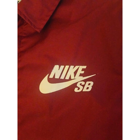 NIKE SB Burgundy Coach Jacket Mens L Embroidered Logo Snap Front Lightweight - Picture 12 of 12